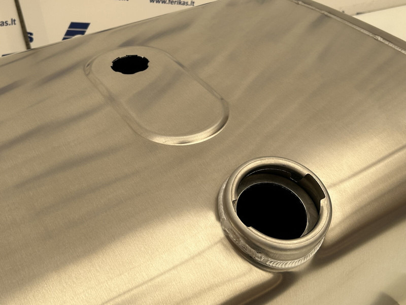 MAN New aluminum fuel tank 150L - خزان الوقود - شاحنة: صورة 4 MAN New aluminum fuel tank 150L - خزان الوقود - شاحنة: صورة 4