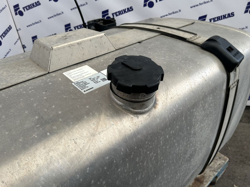 MAN complete fuel tank with brackets - خزان الوقود - شاحنة: صورة 4 MAN complete fuel tank with brackets - خزان الوقود - شاحنة: صورة 4