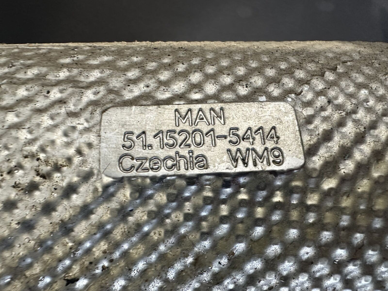 MAN exhaust pipe with NOX sensor - ماسورة العادم - شاحنة: صورة 3 MAN exhaust pipe with NOX sensor - ماسورة العادم - شاحنة: صورة 3