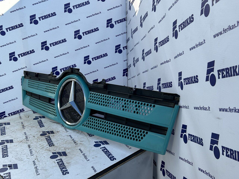 Mercedes-Benz bonnet grill with illuminated logo - غطاء محرك المركبة - شاحنة: صورة 3 Mercedes-Benz bonnet grill with illuminated logo - غطاء محرك المركبة - شاحنة: صورة 3