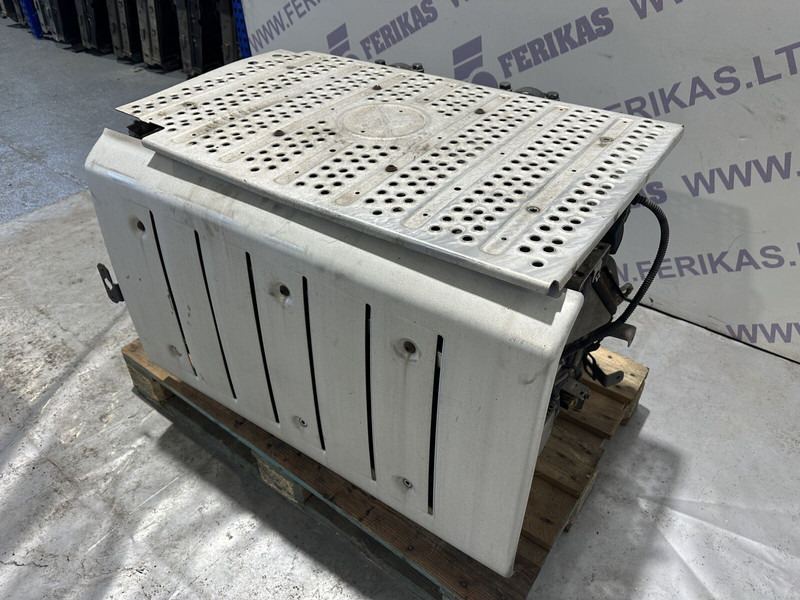 Mercedes-Benz exhaust catalyst - محول حفزي - شاحنة: صورة 5 Mercedes-Benz exhaust catalyst - محول حفزي - شاحنة: صورة 5