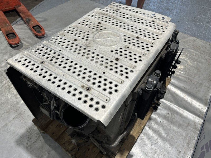 Mercedes-Benz exhaust catalyst - محول حفزي - شاحنة: صورة 4 Mercedes-Benz exhaust catalyst - محول حفزي - شاحنة: صورة 4