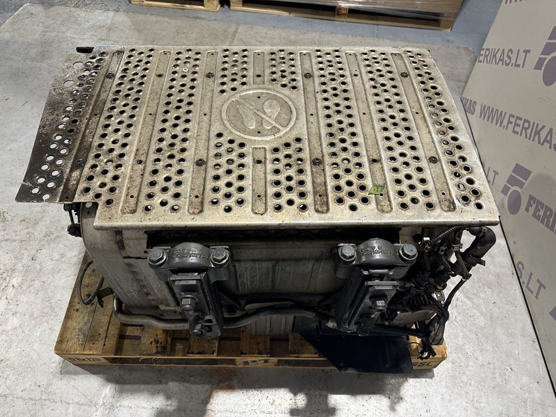 Mercedes-Benz exhaust catalyst - محول حفزي - شاحنة: صورة 3 Mercedes-Benz exhaust catalyst - محول حفزي - شاحنة: صورة 3