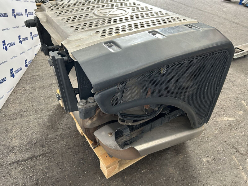 محول حفزي - شاحنة Mercedes-Benz exhaust catalyst: صورة 6 محول حفزي - شاحنة Mercedes-Benz exhaust catalyst: صورة 6