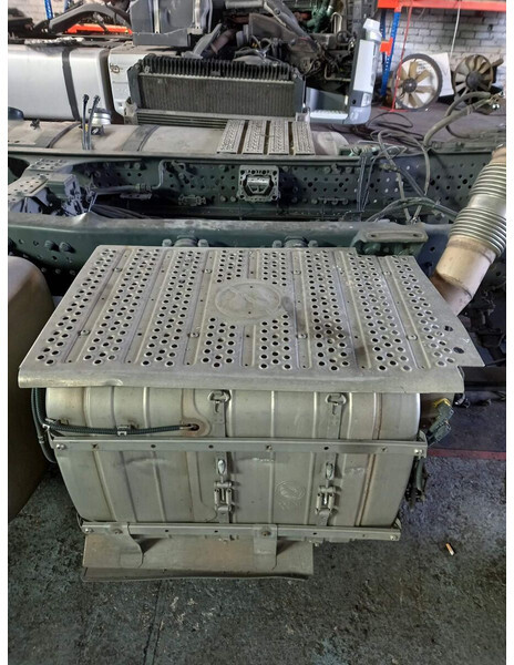 Mercedes-Benz exhaust gas catalyst - محول حفزي - شاحنة: صورة 1 Mercedes-Benz exhaust gas catalyst - محول حفزي - شاحنة: صورة 1