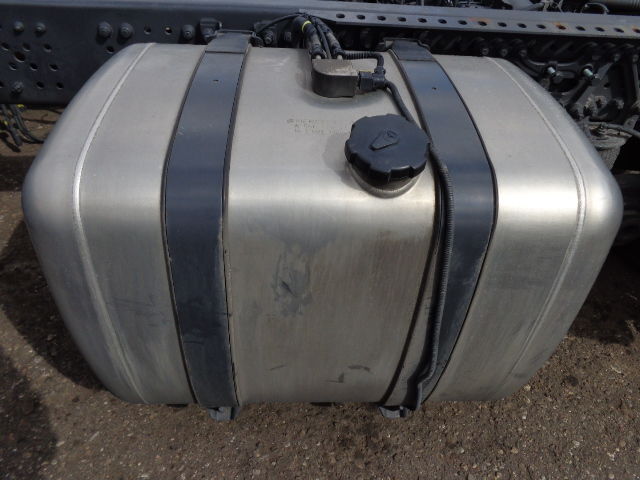 Mercedes-Benz fuel tank with brackets - خزان الوقود - شاحنة: صورة 1 Mercedes-Benz fuel tank with brackets - خزان الوقود - شاحنة: صورة 1