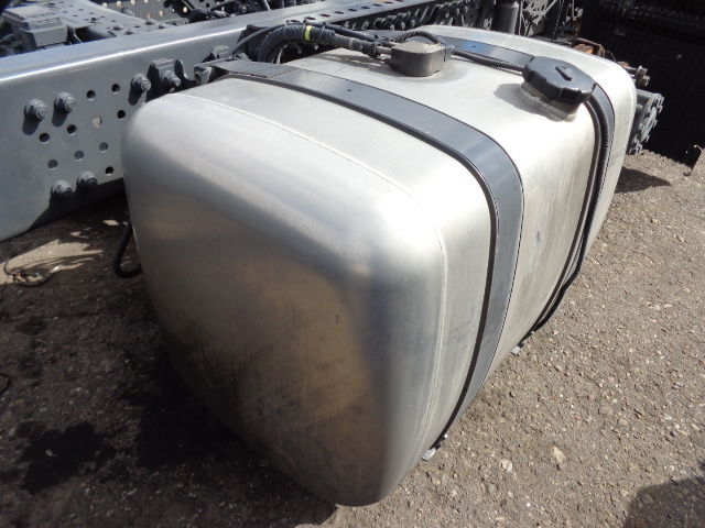 Mercedes-Benz fuel tank with brackets - خزان الوقود - شاحنة: صورة 3 Mercedes-Benz fuel tank with brackets - خزان الوقود - شاحنة: صورة 3