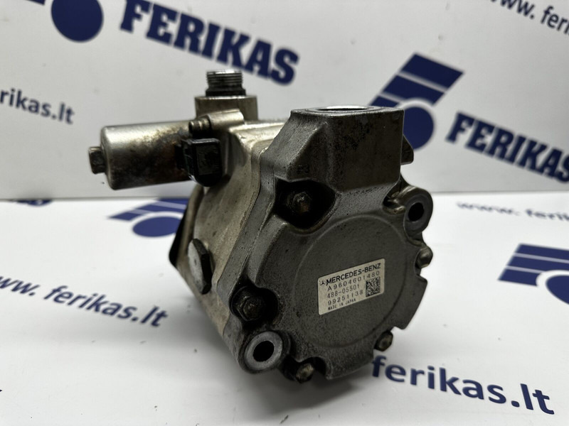 Mercedes-Benz power steering pump - مضخة المقود - شاحنة: صورة 1 Mercedes-Benz power steering pump - مضخة المقود - شاحنة: صورة 1