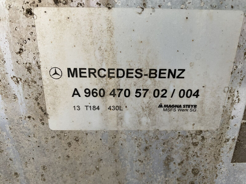 Mercedes-Benz - خزان الوقود - شاحنة: صورة 3 Mercedes-Benz - خزان الوقود - شاحنة: صورة 3