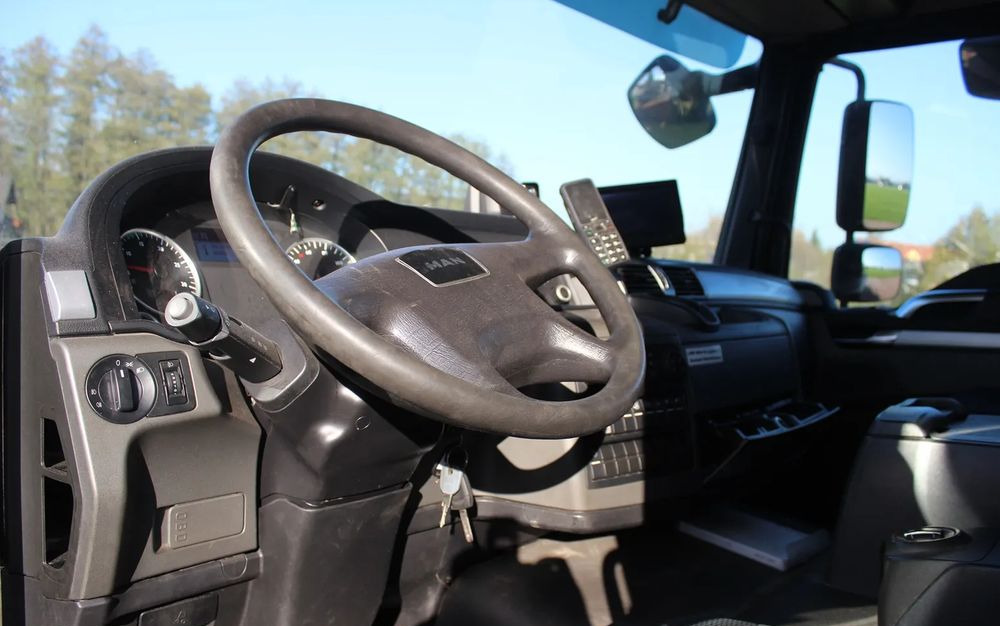 Interior photo 2: شاحنة صهريج MAN TGL 12 250 EURO 6 !!! BLOKADA MOSTU !!!