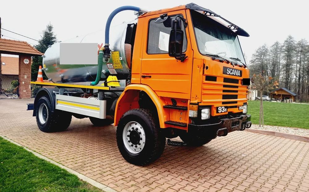 Scania 93 H 4X4 ALLROAD 4 WD - شاحنة صهريج: صورة 2 Scania 93 H 4X4 ALLROAD 4 WD - شاحنة صهريج: صورة 2