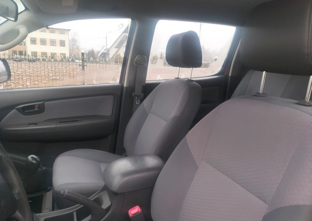 Toyota Hilux 2.5D 4x4, straż, strażacki, pożarniczy - شاحنة البيك أب: صورة 5 Toyota Hilux 2.5D 4x4, straż, strażacki, pożarniczy - شاحنة البيك أب: صورة 5