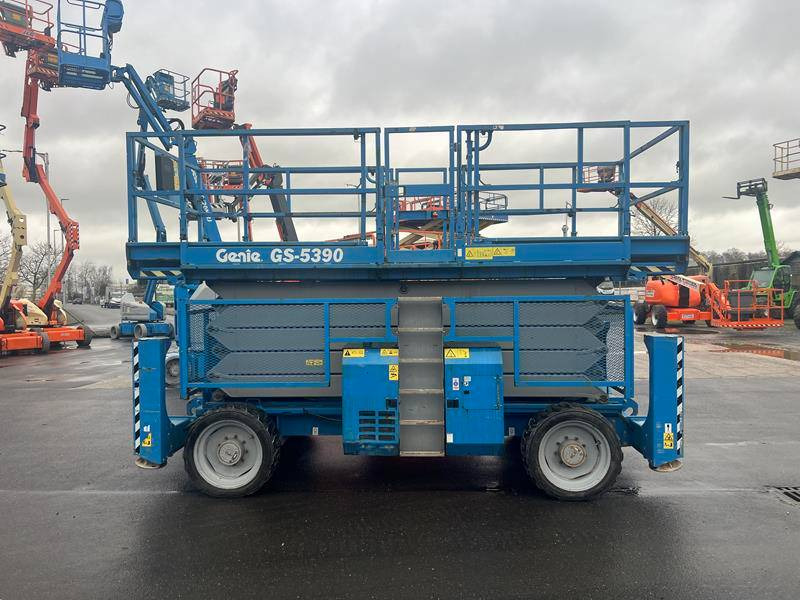 Genie GS5390 RT diesel 4x4 18m (1711) - رافعة هيدروليكية مقصية: صورة 2 Genie GS5390 RT diesel 4x4 18m (1711) - رافعة هيدروليكية مقصية: صورة 2