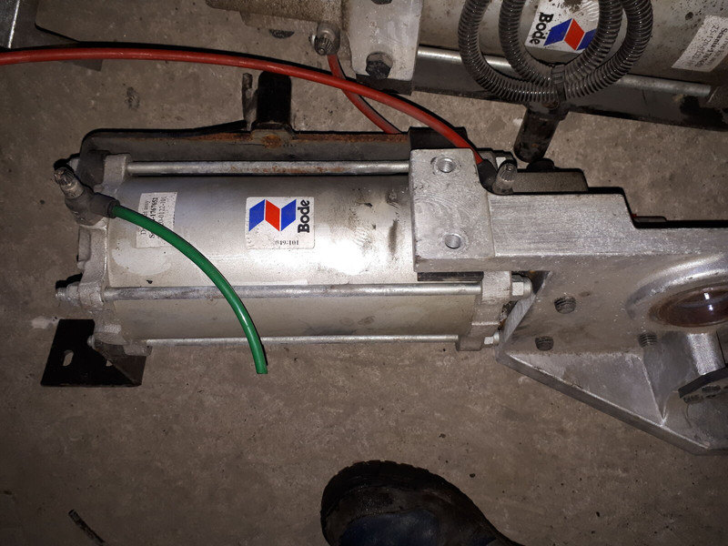 Neoplan BODE цилиндр закрытия - اسطوانة هيدروليكية: صورة 5 Neoplan BODE цилиндр закрытия - اسطوانة هيدروليكية: صورة 5