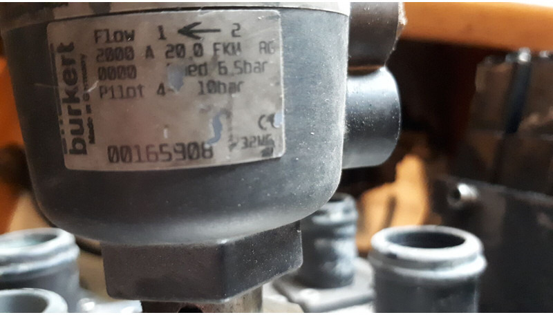 Scania B12 - تسخير/ تجميع الكابلات: صورة 1 Scania B12 - تسخير/ تجميع الكابلات: صورة 1