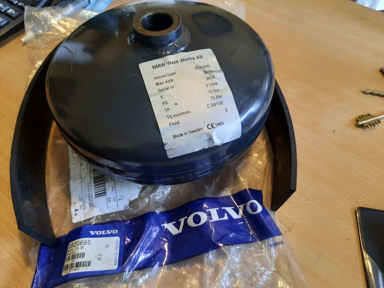 Volvo, AIR TANK Volvo 9520695 Volvo B10 - نظام الهيدروليك - حافلة: صورة 1 Volvo, AIR TANK Volvo 9520695 Volvo B10 - نظام الهيدروليك - حافلة: صورة 1