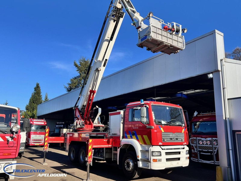 MAN TGA 26.350 Magirus ALP 320L = 32 meter, Waterpomp, 6x4, Bladgeveerd - سيارة إطفاء: صورة 2 MAN TGA 26.350 Magirus ALP 320L = 32 meter, Waterpomp, 6x4, Bladgeveerd - سيارة إطفاء: صورة 2