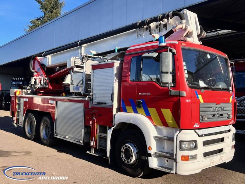 MAN TGA 26.350 Magirus ALP 320L = 32 meter, Waterpomp, 6x4, Bladgeveerd - سيارة إطفاء: صورة 3 MAN TGA 26.350 Magirus ALP 320L = 32 meter, Waterpomp, 6x4, Bladgeveerd - سيارة إطفاء: صورة 3