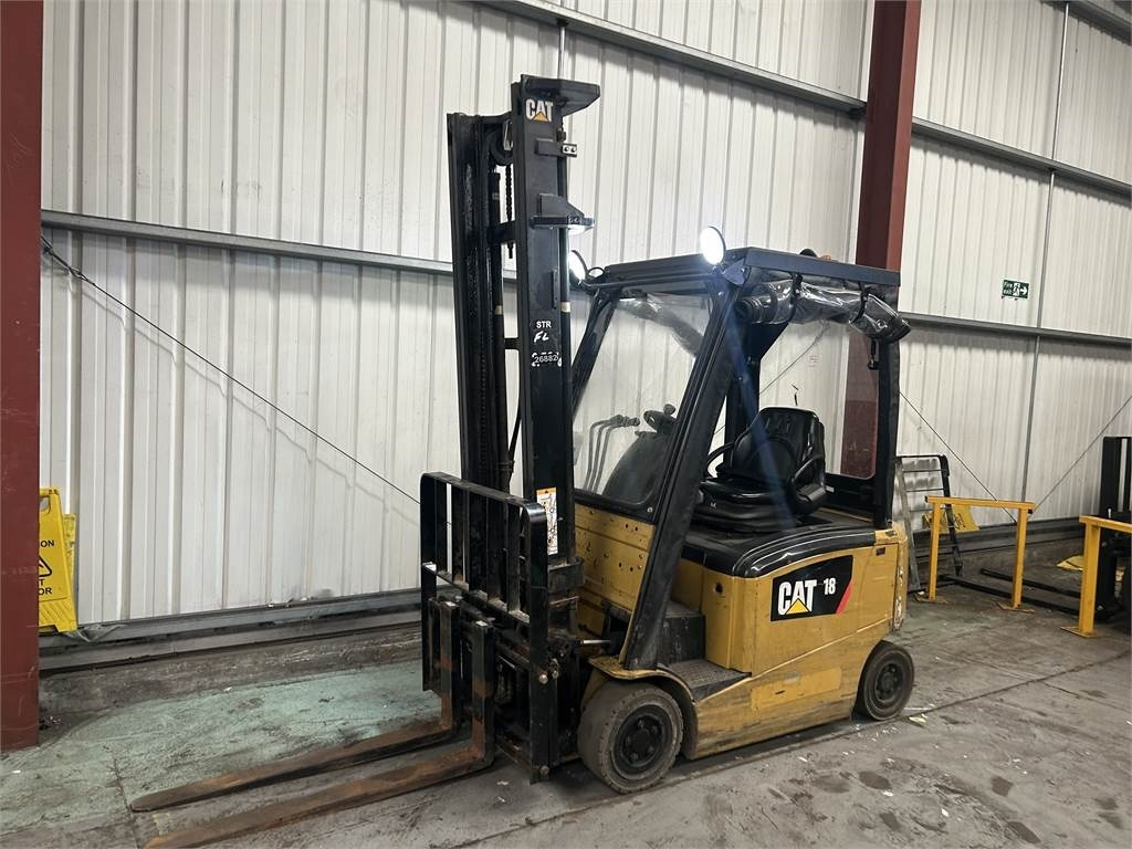 CAT EP18CPN - رافعة شوكية كهربائية: صورة 2 CAT EP18CPN - رافعة شوكية كهربائية: صورة 2