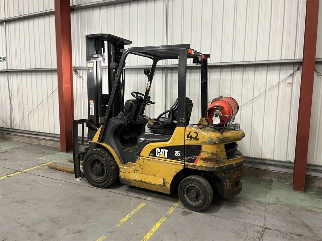 CAT GP25NT - رافعة شوكية تعمل بالغاز: صورة 3 CAT GP25NT - رافعة شوكية تعمل بالغاز: صورة 3