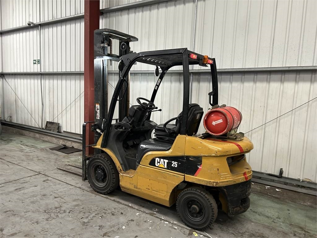 CAT GP25N - رافعة شوكية تعمل بالغاز: صورة 3 CAT GP25N - رافعة شوكية تعمل بالغاز: صورة 3