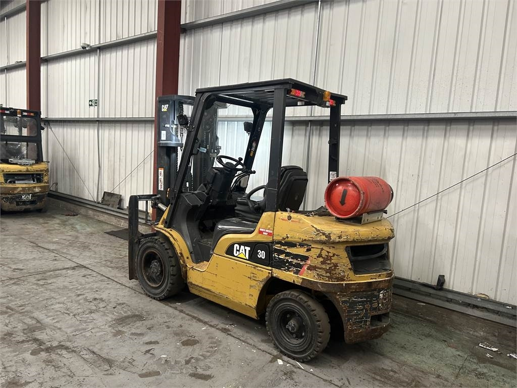 CAT GP30NT - رافعة شوكية تعمل بالغاز: صورة 3 CAT GP30NT - رافعة شوكية تعمل بالغاز: صورة 3