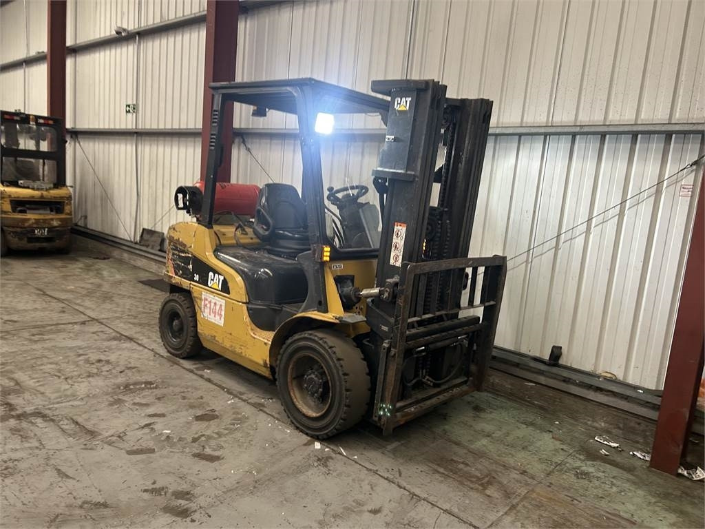 CAT GP30NT - رافعة شوكية تعمل بالغاز: صورة 4 CAT GP30NT - رافعة شوكية تعمل بالغاز: صورة 4