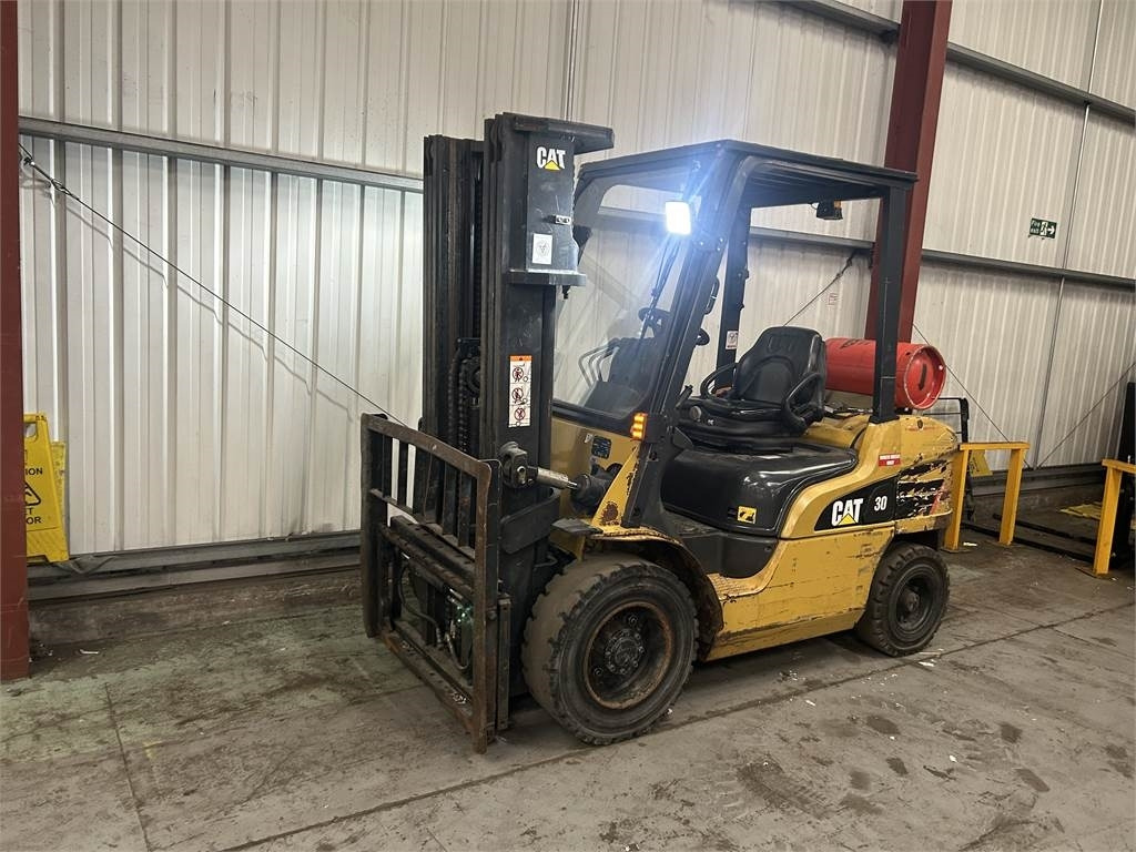 CAT GP30NT - رافعة شوكية تعمل بالغاز: صورة 2 CAT GP30NT - رافعة شوكية تعمل بالغاز: صورة 2