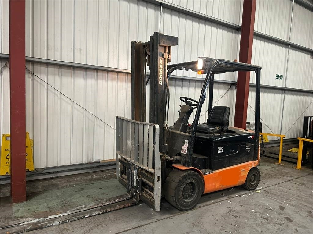 Doosan B25X-5 - رافعة شوكية كهربائية: صورة 2 Doosan B25X-5 - رافعة شوكية كهربائية: صورة 2