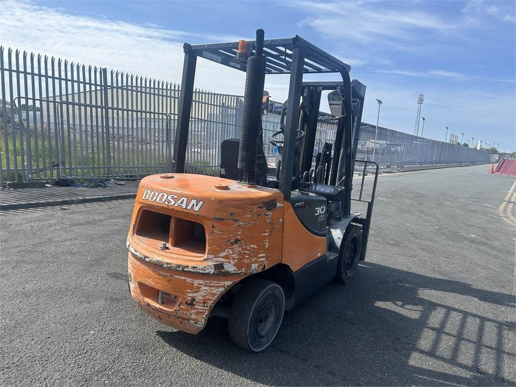 Doosan D30S-5 - رافعة شوكية ديزل: صورة 5 Doosan D30S-5 - رافعة شوكية ديزل: صورة 5