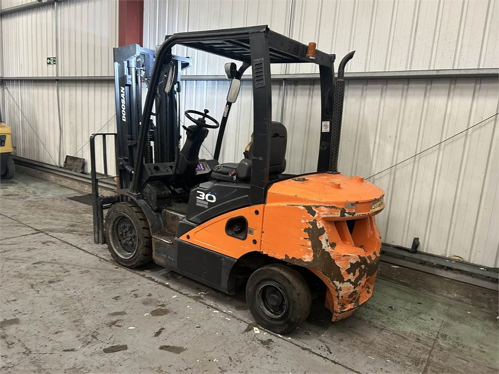 Doosan D30S-5 - رافعة شوكية ديزل: صورة 3 Doosan D30S-5 - رافعة شوكية ديزل: صورة 3