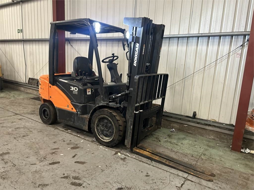 Doosan D30S-5 - رافعة شوكية ديزل: صورة 4 Doosan D30S-5 - رافعة شوكية ديزل: صورة 4
