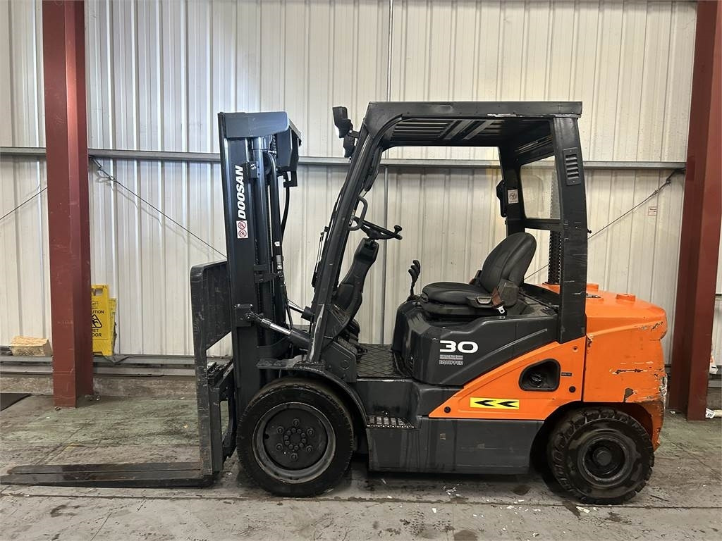 Doosan D30S-5 - رافعة شوكية ديزل: صورة 1 Doosan D30S-5 - رافعة شوكية ديزل: صورة 1