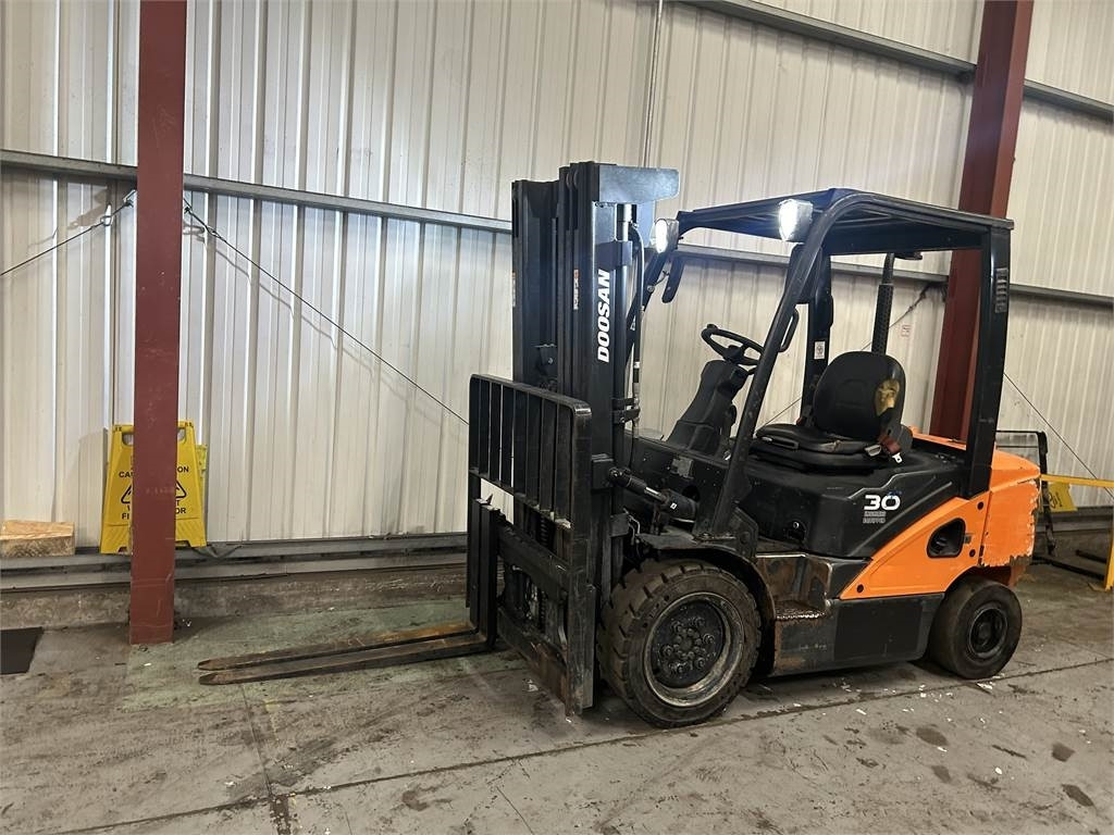 Doosan D30S-5 - رافعة شوكية ديزل: صورة 2 Doosan D30S-5 - رافعة شوكية ديزل: صورة 2
