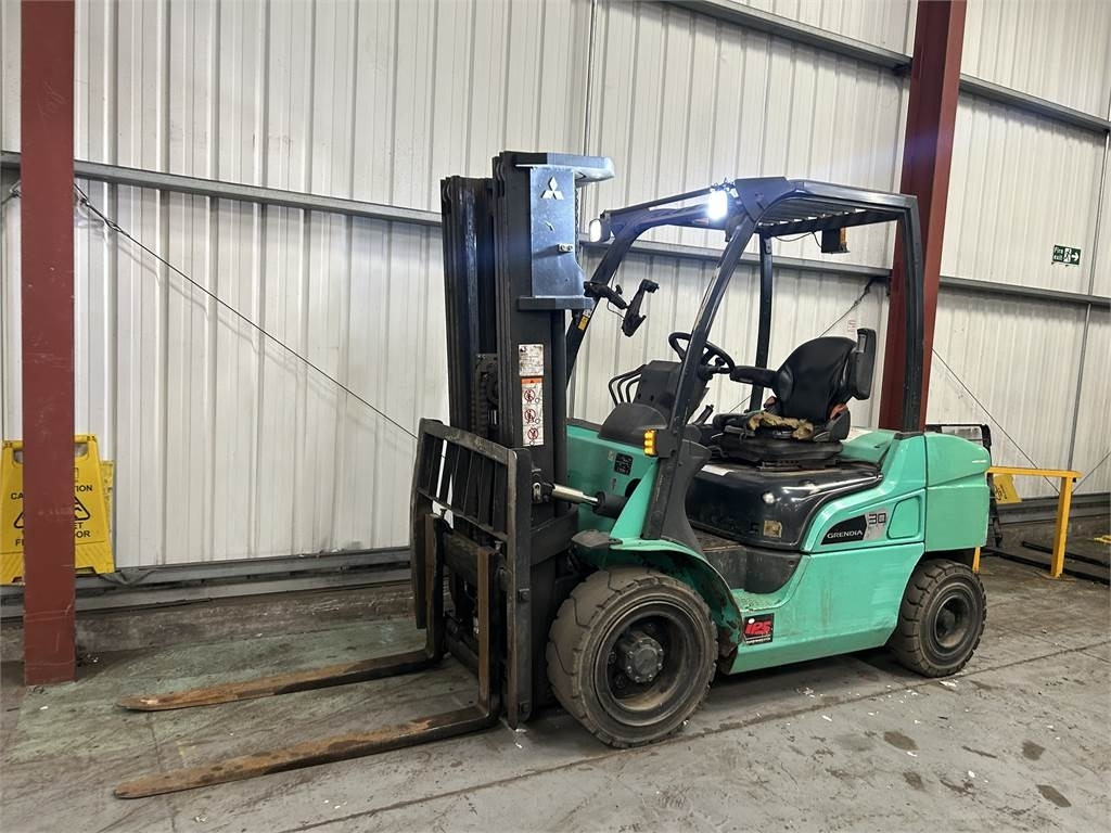 Mitsubishi FD30NT - رافعة شوكية ديزل: صورة 2 Mitsubishi FD30NT - رافعة شوكية ديزل: صورة 2