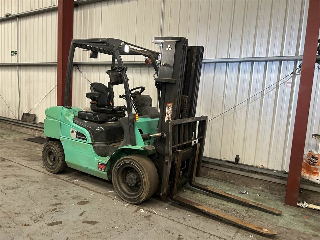 Mitsubishi FD30NT - رافعة شوكية ديزل: صورة 4 Mitsubishi FD30NT - رافعة شوكية ديزل: صورة 4