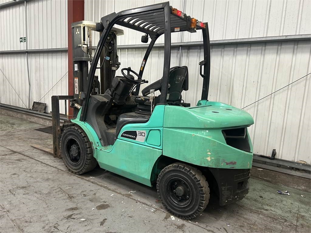 Mitsubishi FD30NT - رافعة شوكية ديزل: صورة 3 Mitsubishi FD30NT - رافعة شوكية ديزل: صورة 3