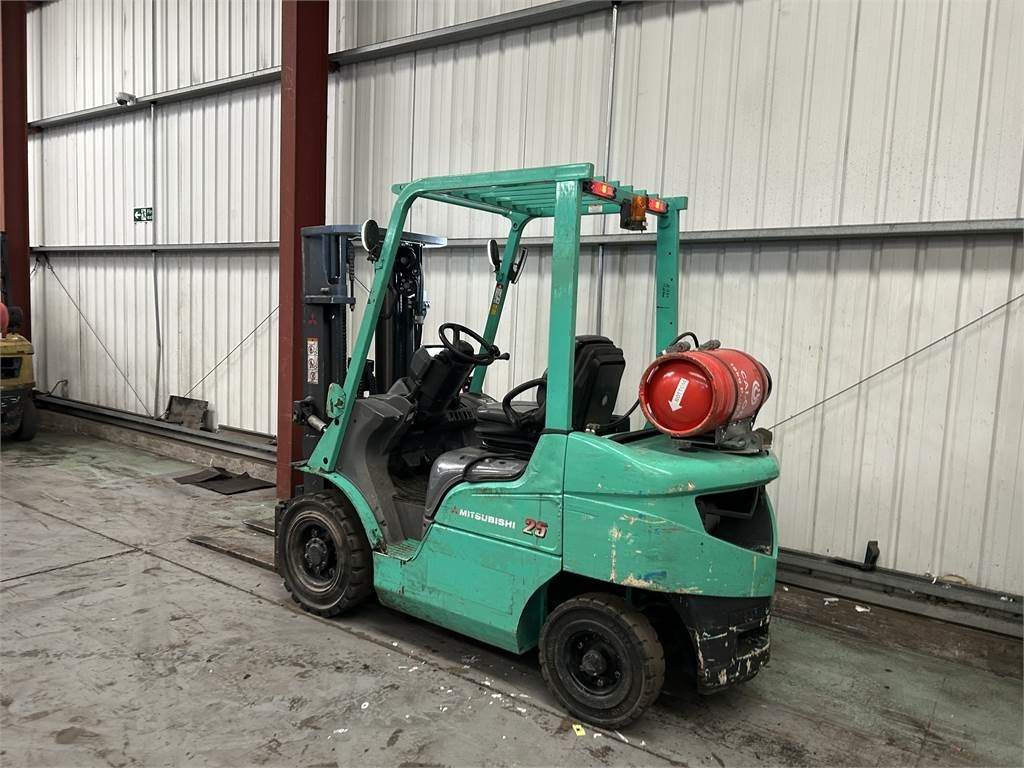 Mitsubishi FG25NT - رافعة شوكية تعمل بالغاز: صورة 3 Mitsubishi FG25NT - رافعة شوكية تعمل بالغاز: صورة 3