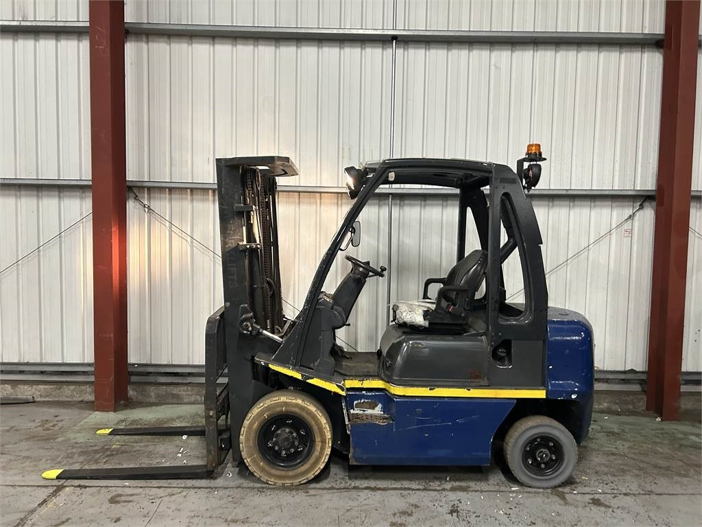 Nissan Y1D2A25Q - رافعة شوكية ديزل: صورة 1 Nissan Y1D2A25Q - رافعة شوكية ديزل: صورة 1