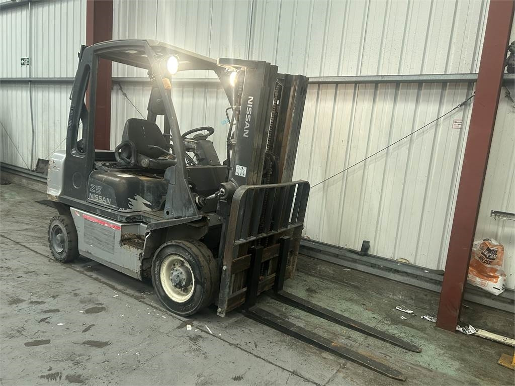 Nissan Y1D2A25Q - رافعة شوكية ديزل: صورة 4 Nissan Y1D2A25Q - رافعة شوكية ديزل: صورة 4