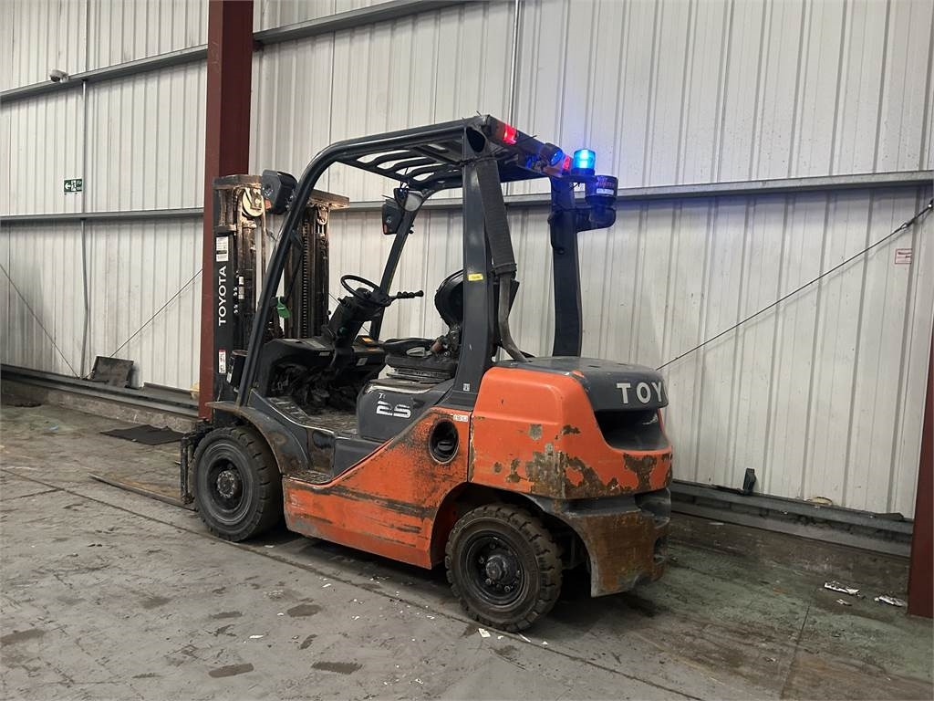 Toyota 02-8FDF25 - رافعة شوكية ديزل: صورة 3 Toyota 02-8FDF25 - رافعة شوكية ديزل: صورة 3