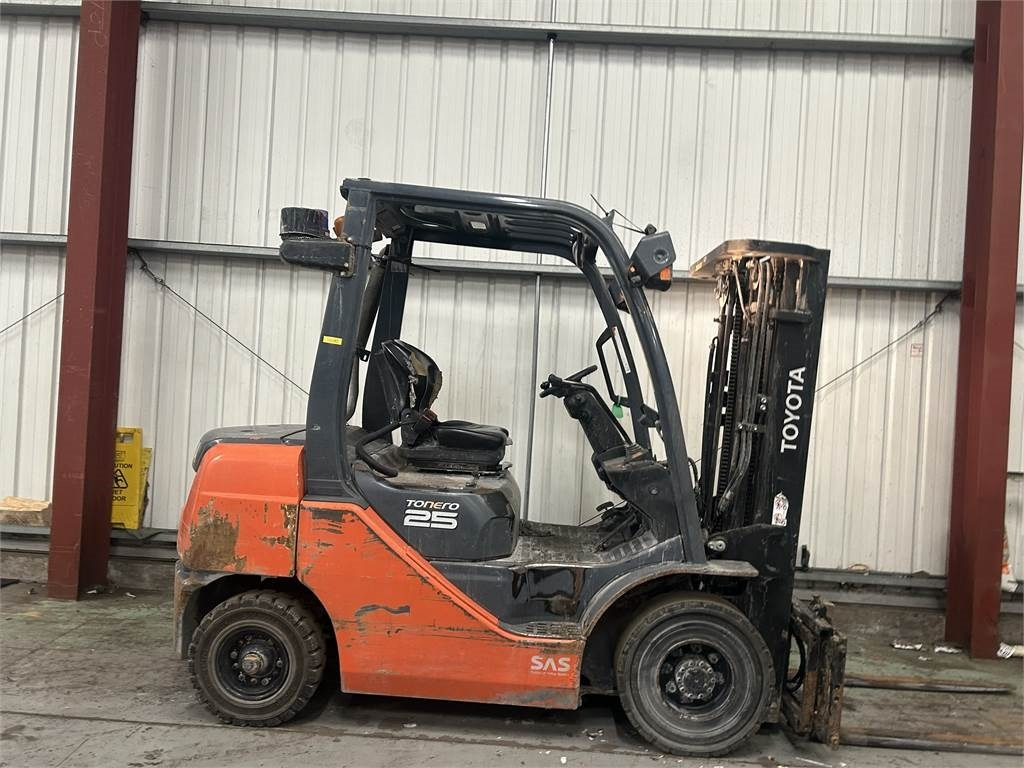 Toyota 02-8FDF25 - رافعة شوكية ديزل: صورة 5 Toyota 02-8FDF25 - رافعة شوكية ديزل: صورة 5