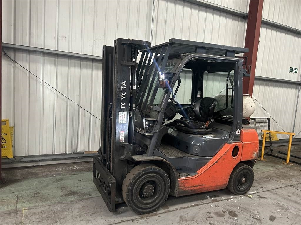Toyota 02-8FGF25 - رافعة شوكية تعمل بالغاز: صورة 2 Toyota 02-8FGF25 - رافعة شوكية تعمل بالغاز: صورة 2