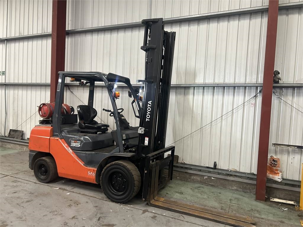 Toyota 02-8FGJF35 - رافعة شوكية تعمل بالغاز: صورة 4 Toyota 02-8FGJF35 - رافعة شوكية تعمل بالغاز: صورة 4