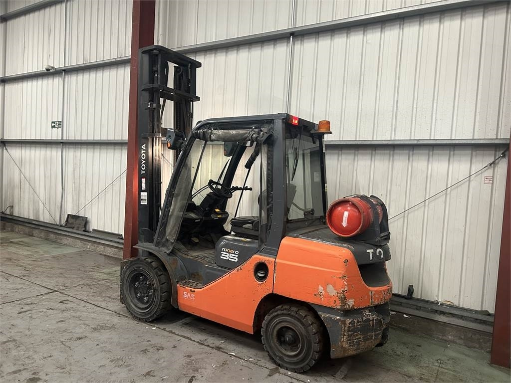 Toyota 02-8FGJF35 - رافعة شوكية تعمل بالغاز: صورة 3 Toyota 02-8FGJF35 - رافعة شوكية تعمل بالغاز: صورة 3