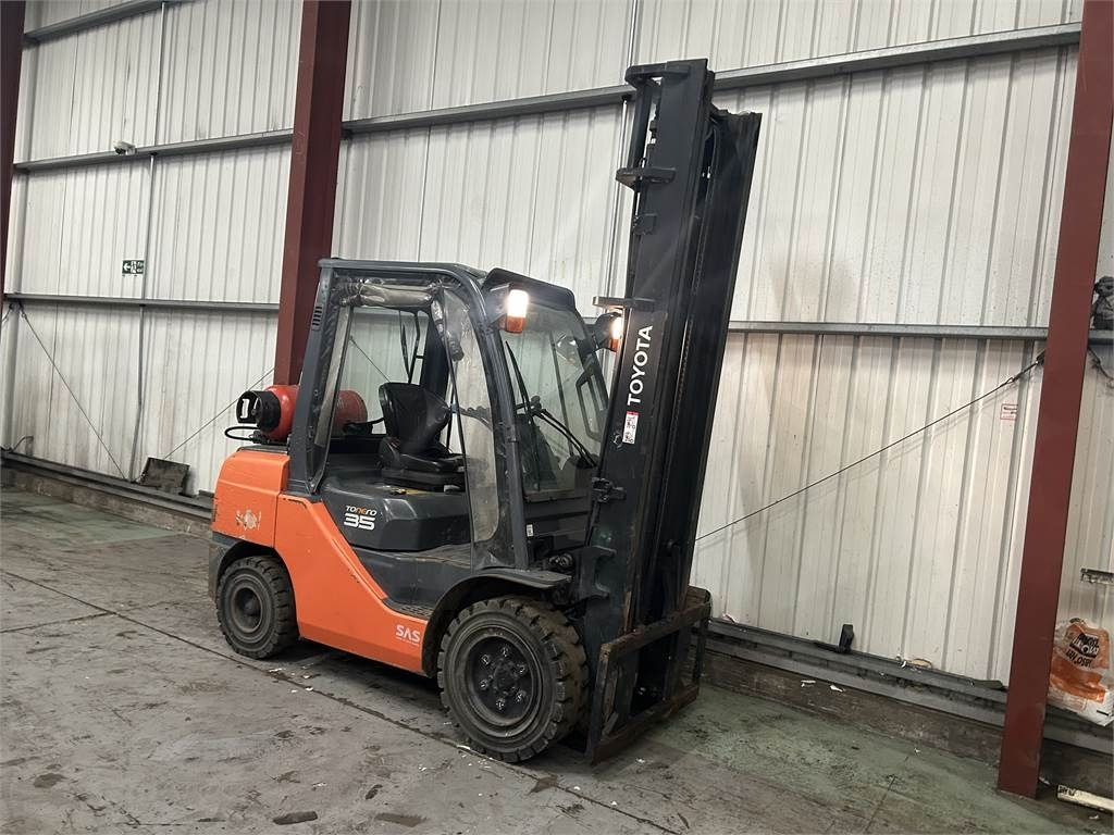 Toyota 02-8FGJF35 - رافعة شوكية تعمل بالغاز: صورة 4 Toyota 02-8FGJF35 - رافعة شوكية تعمل بالغاز: صورة 4