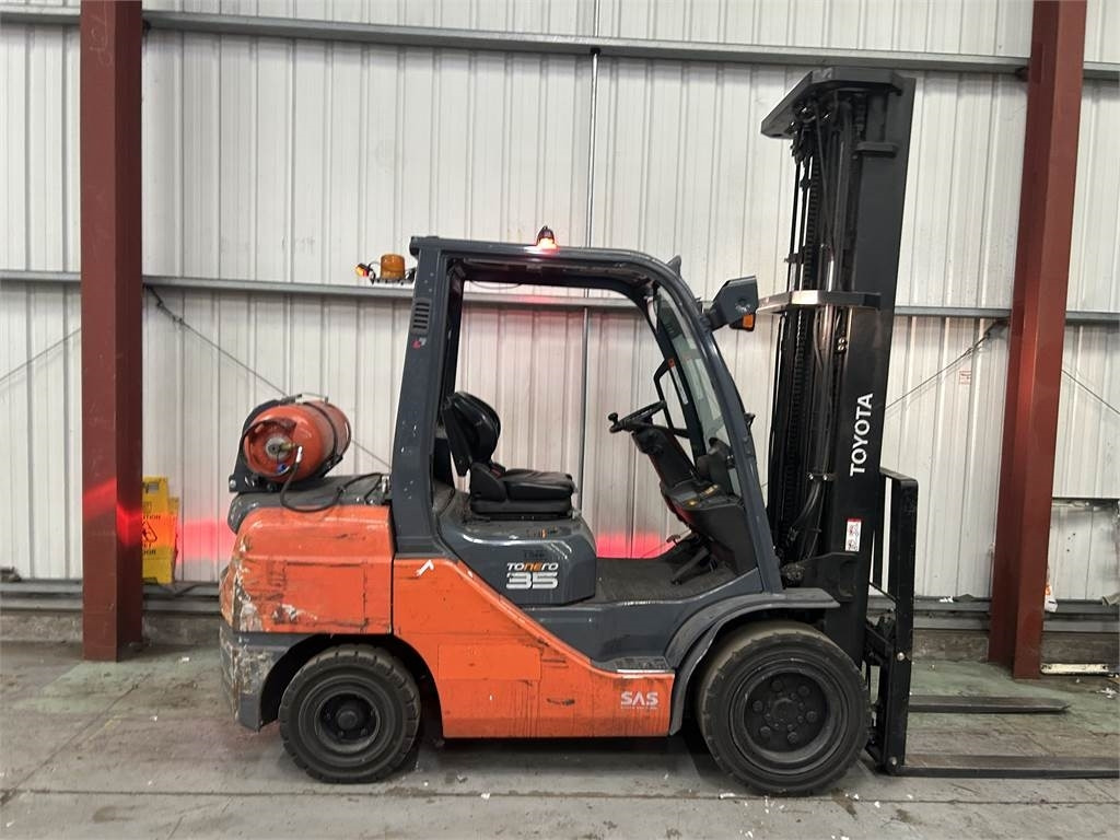 Toyota 02-8FGJF35 - رافعة شوكية تعمل بالغاز: صورة 5 Toyota 02-8FGJF35 - رافعة شوكية تعمل بالغاز: صورة 5