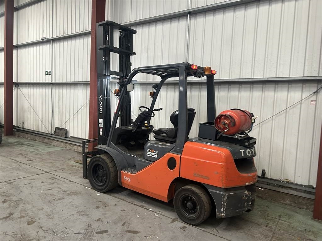 Toyota 02-8FGJF35 - رافعة شوكية تعمل بالغاز: صورة 3 Toyota 02-8FGJF35 - رافعة شوكية تعمل بالغاز: صورة 3