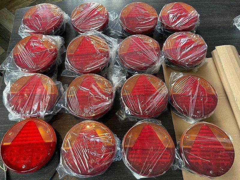 Krone achterlichten - مصابيح أضواء السيارة الخلفية - الآلات الزراعية: صورة 1 Krone achterlichten - مصابيح أضواء السيارة الخلفية - الآلات الزراعية: صورة 1