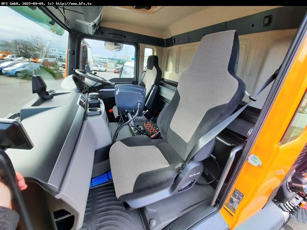 MAN TGS 18.420 4X2 BL Bucher OF 8000 TWIN beidseitig - سياره كنس شوارع: صورة 4 MAN TGS 18.420 4X2 BL Bucher OF 8000 TWIN beidseitig - سياره كنس شوارع: صورة 4
